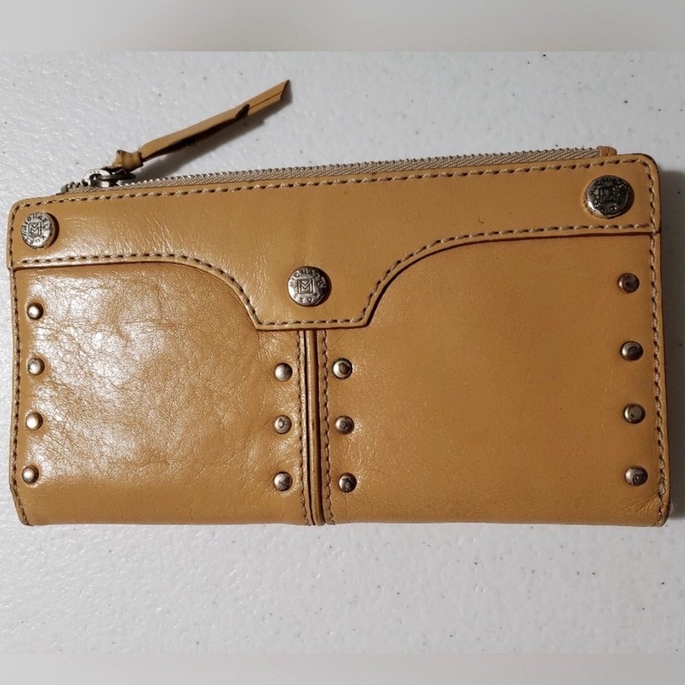 💛Michael Michael Kors Astor Studded (RARE) Wallet